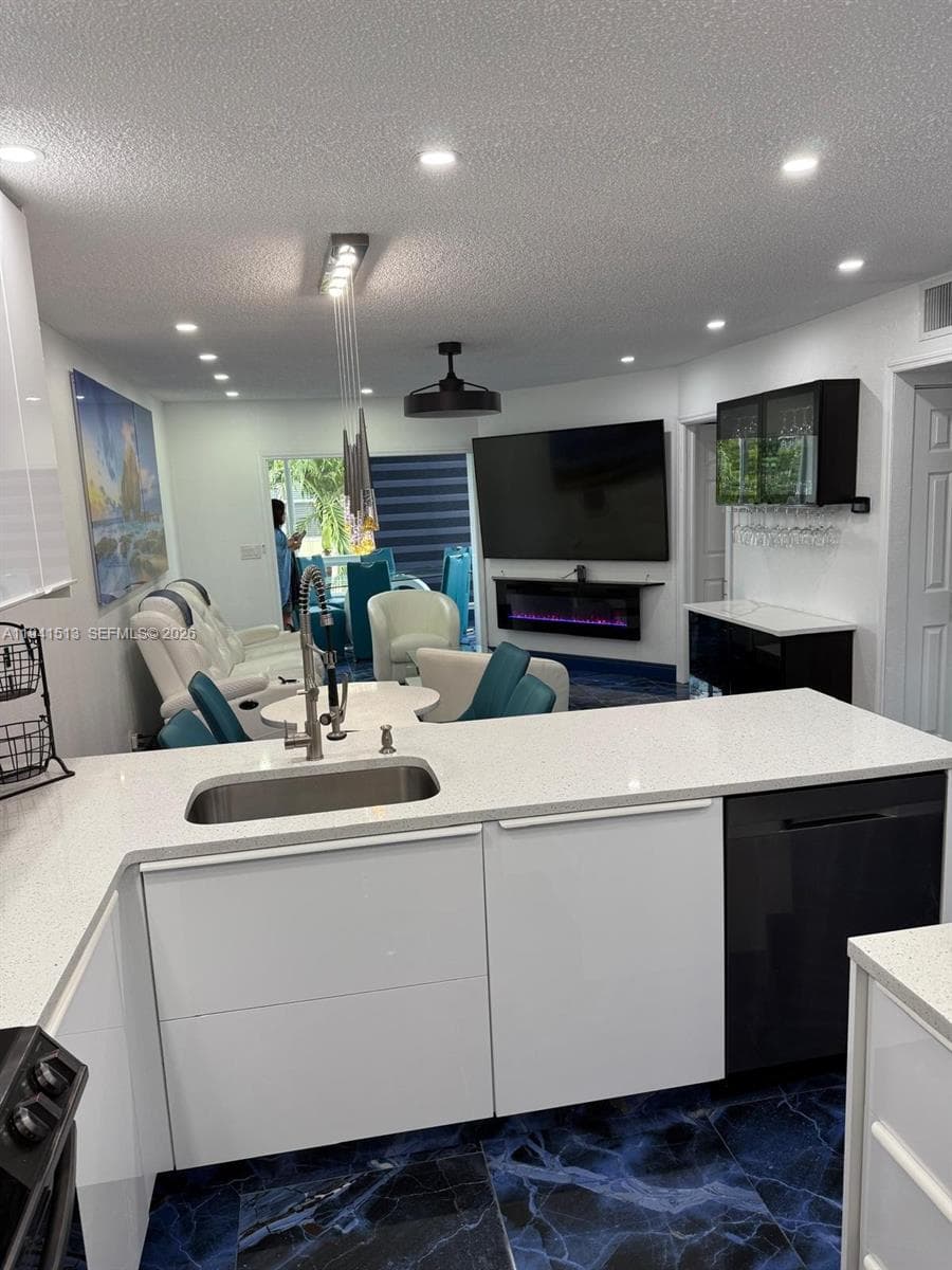 5121 W Oakland Park Blvd # 212, Lauderdale Lakes, FL 33313 — zdjęcie 2