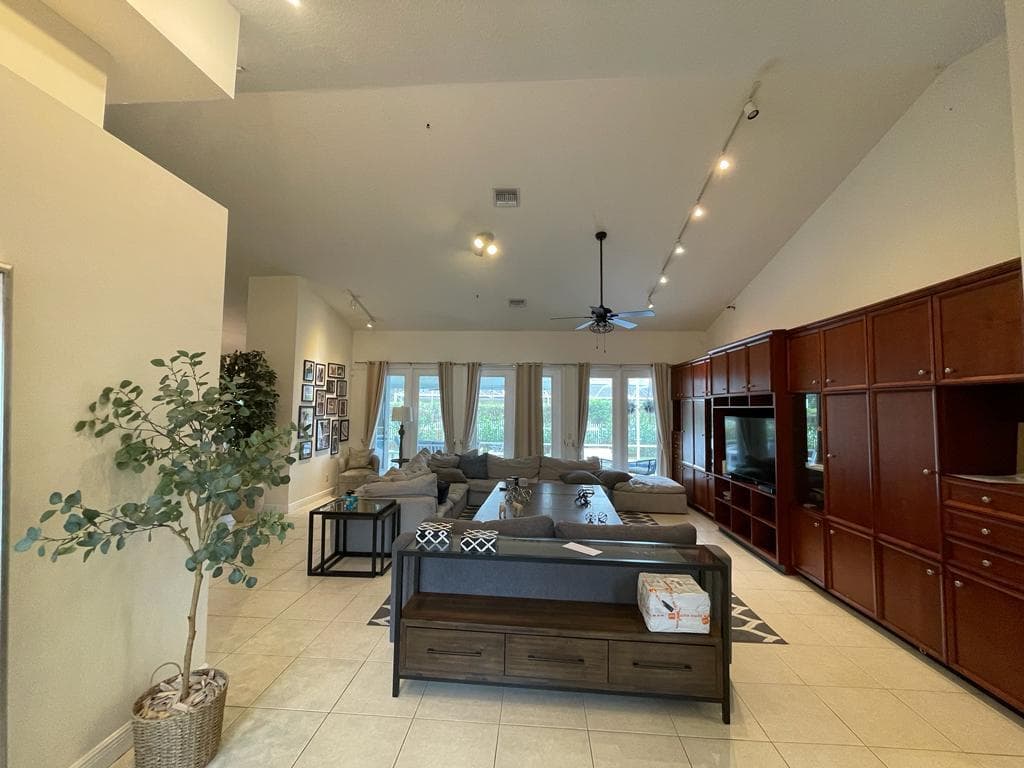 1111 SE Westchester Drive, Port St. Lucie, FL 34952 — zdjęcie 3