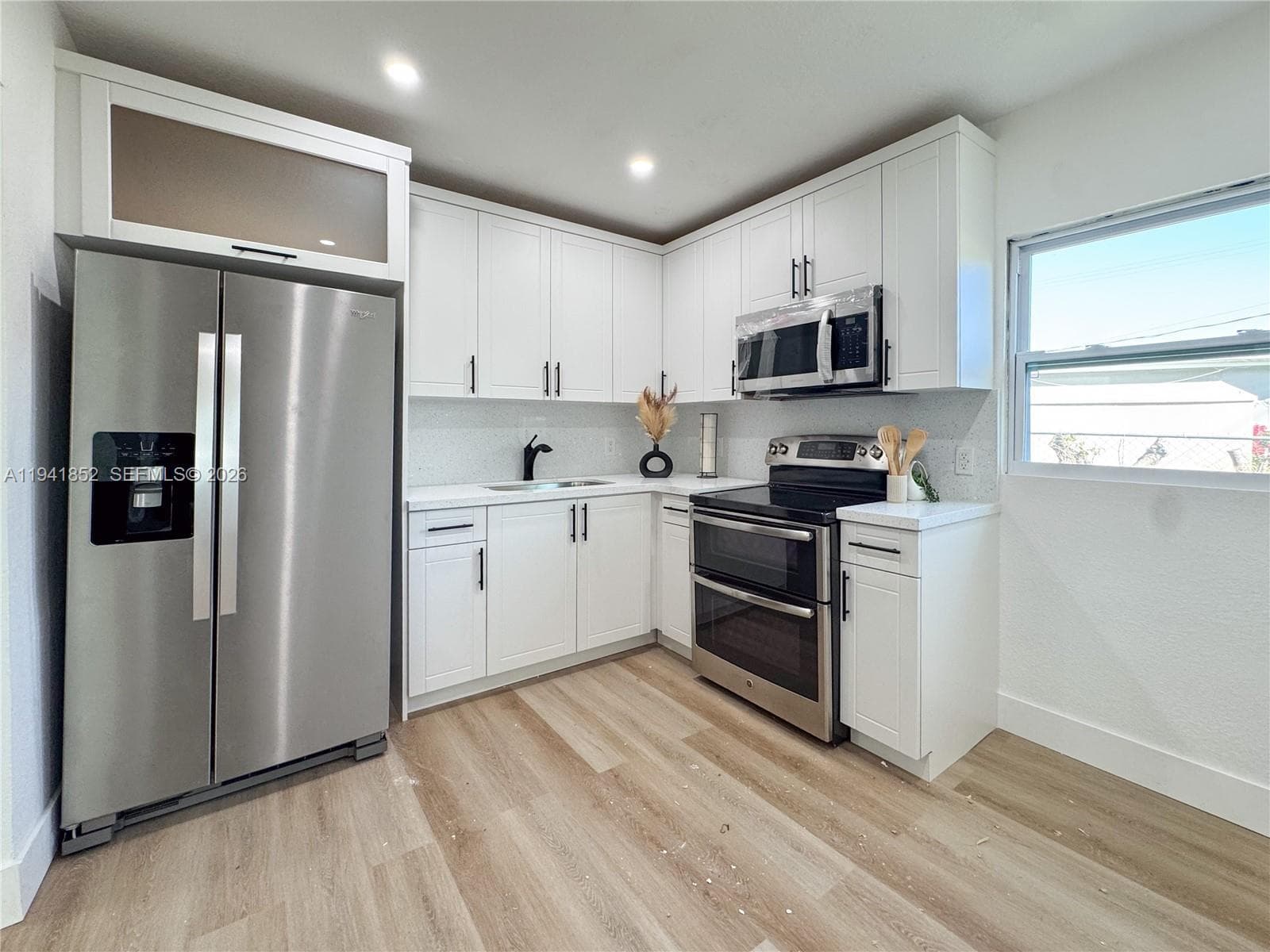 953 NE 37th St, Oakland Park, FL 33334 — zdjęcie 4