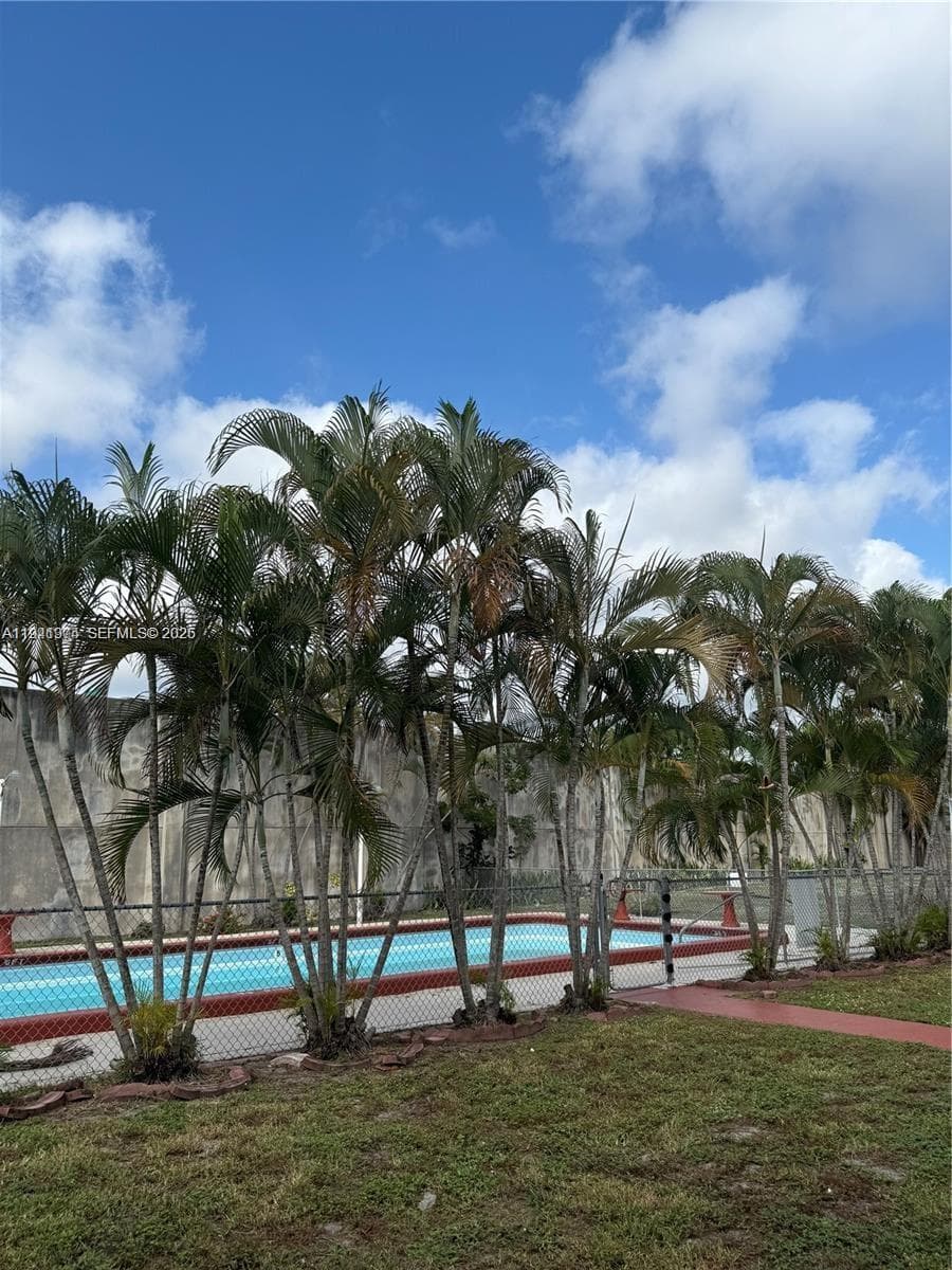2915 Plunkett St # 12A, Hollywood, FL 33020 — zdjęcie 2