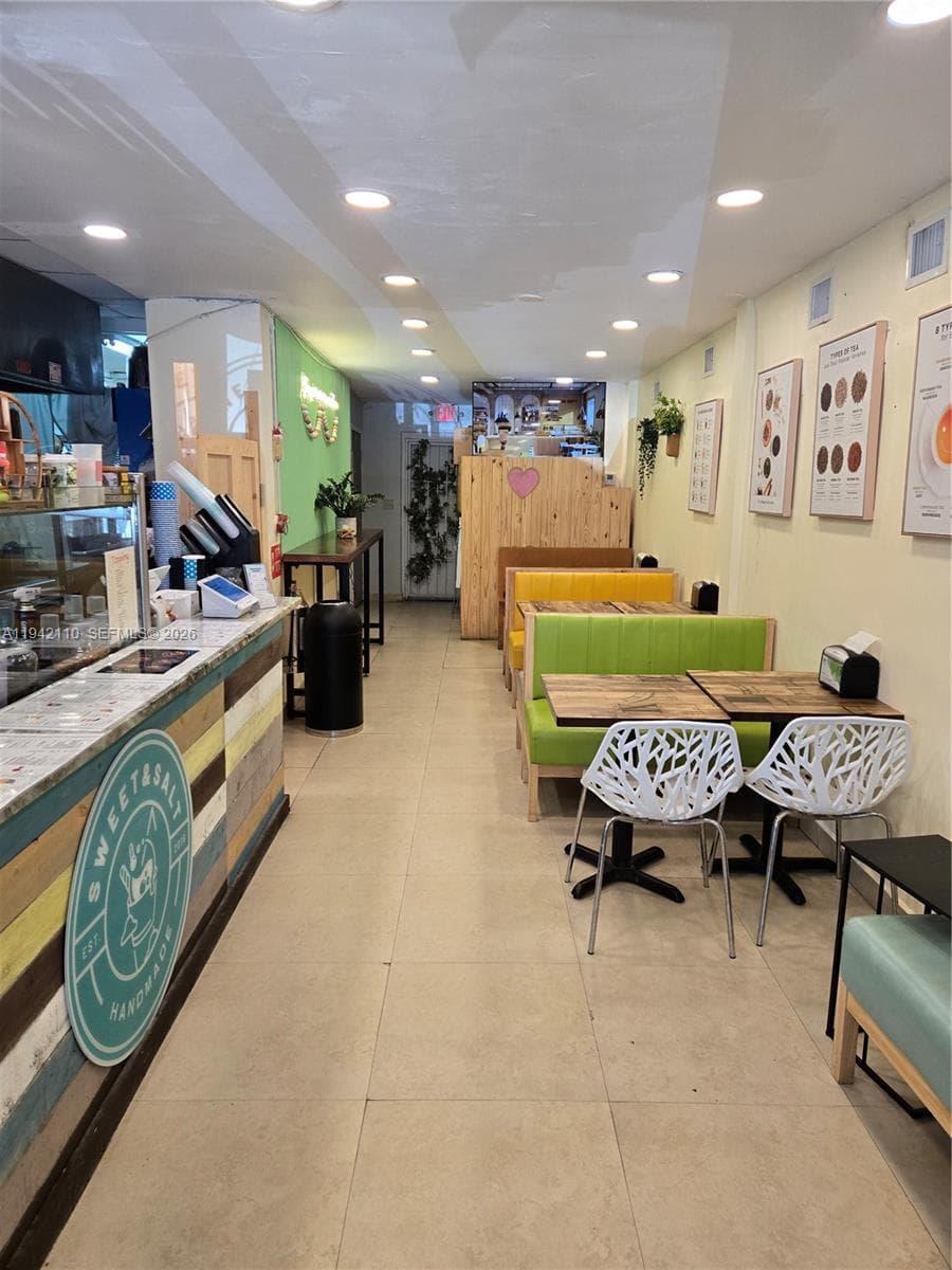 17010 #D W Dixie Hwy, North Miami Beach, FL 33160 — zdjęcie 2