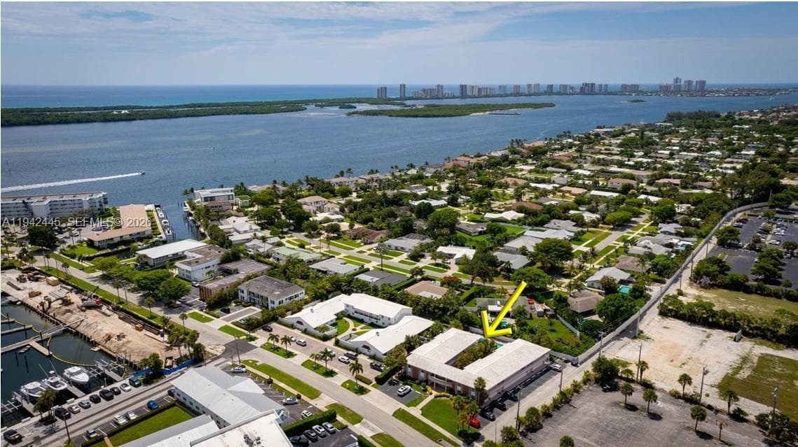 148 Yacht Club Dr # 10, North Palm Beach, FL 33408