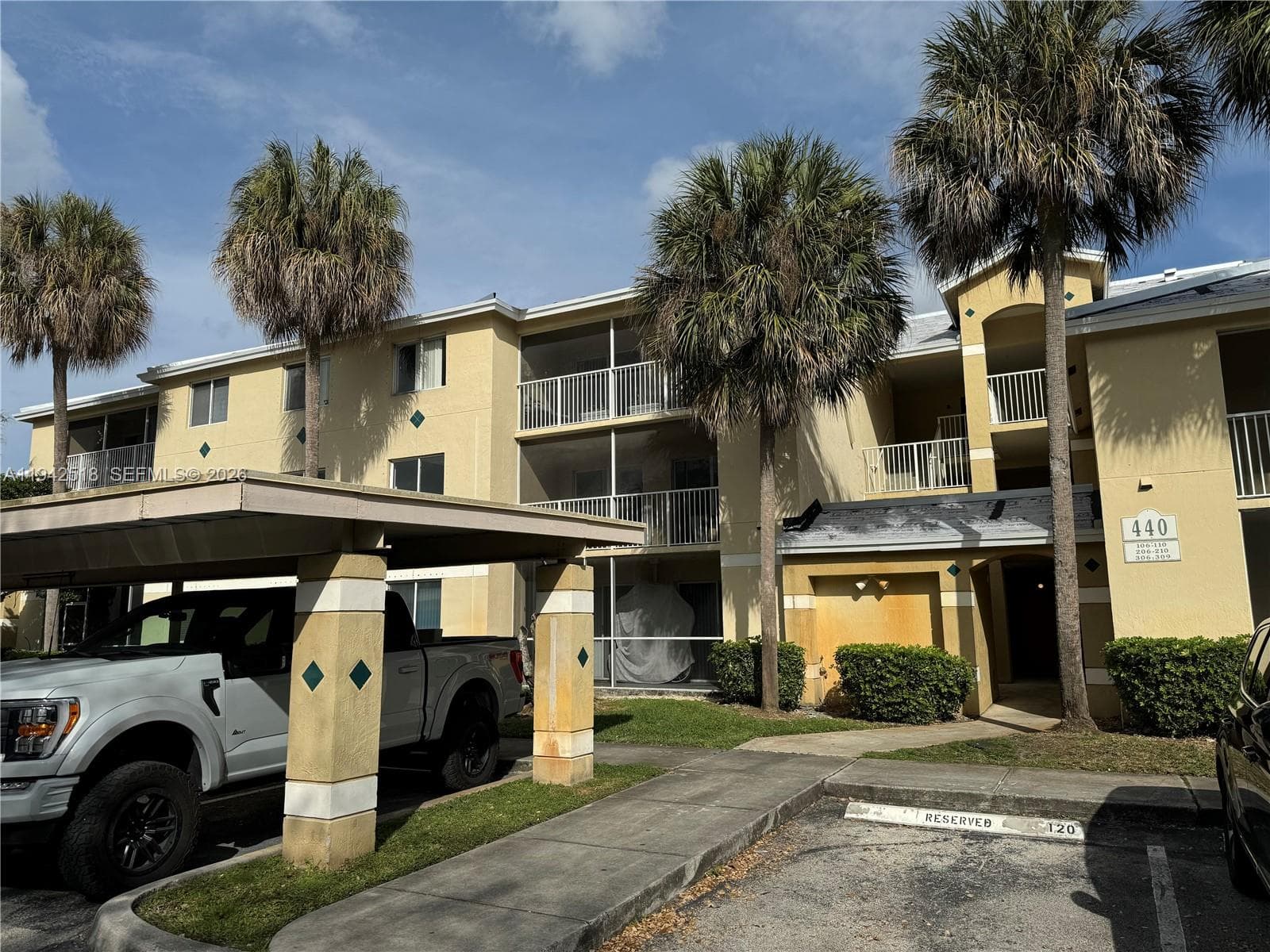 440 S Park Rd # 4-207, Hollywood, FL 33021