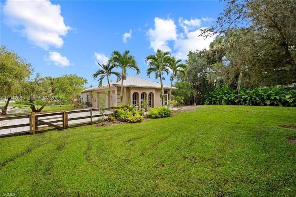 1981 Carbonata Drive, Other City - In The State Of Florida, FL 33920 — zdjęcie 5