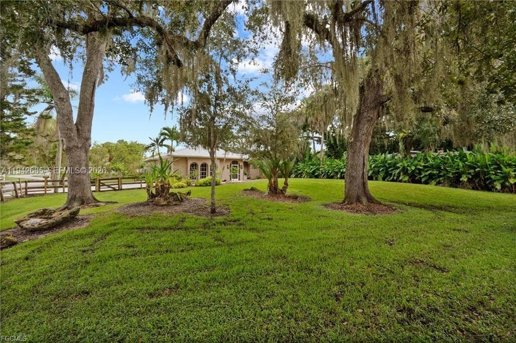 1981 Carbonata Drive, Other City - In The State Of Florida, FL 33920 — zdjęcie 4