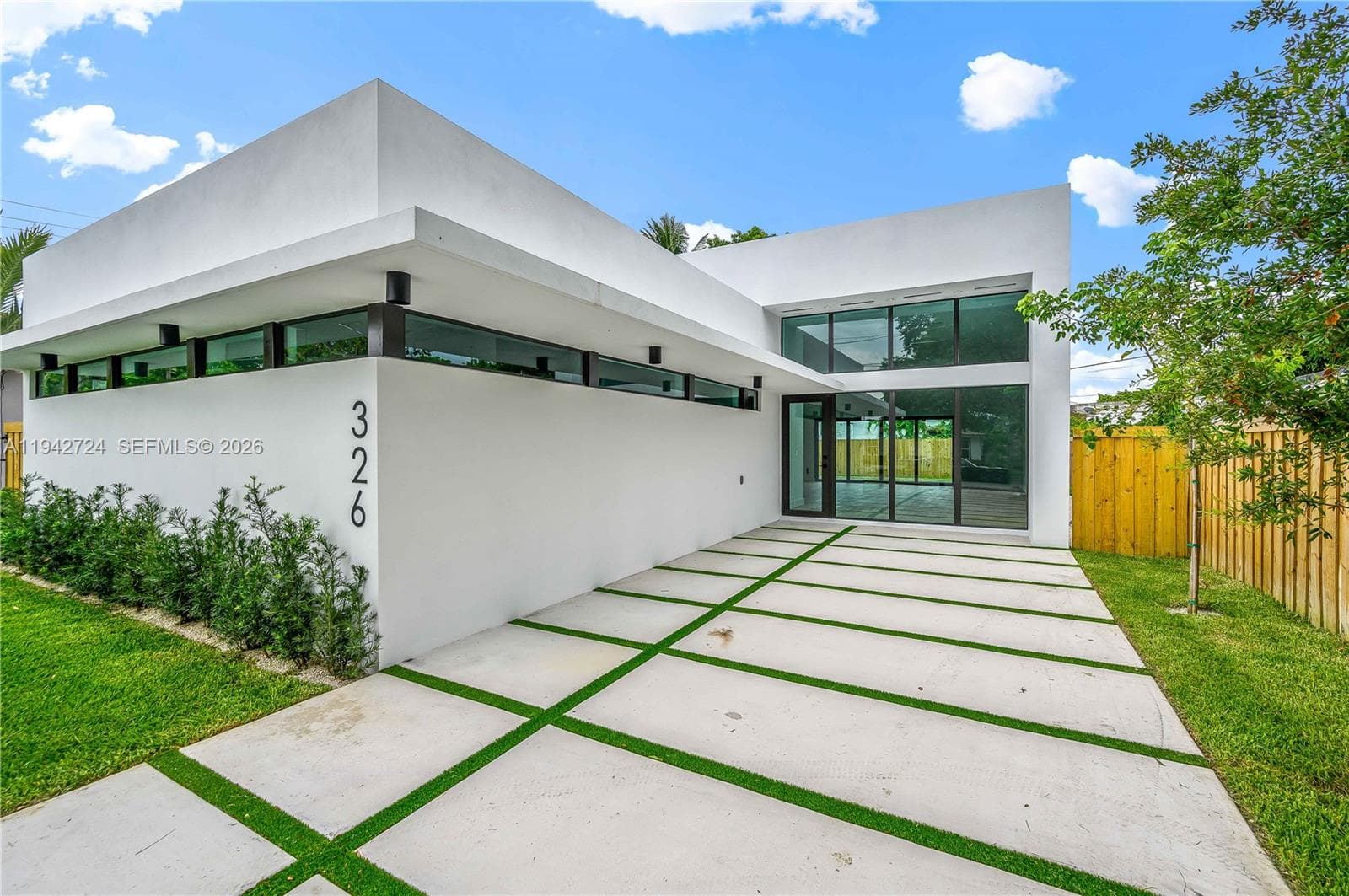 326 NW 40th St, Miami, FL 33127 — zdjęcie 4