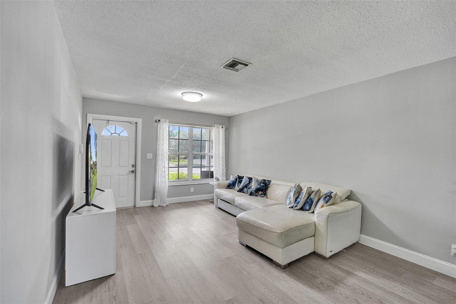 4017 Woodside Drive, Coral Springs, FL 33065 — zdjęcie 4