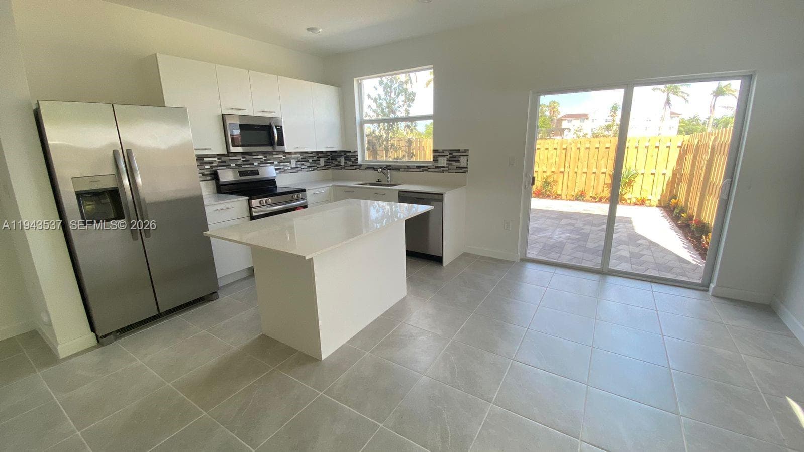 12075 NW 24th Ct, Miami, FL 33167 — zdjęcie 2