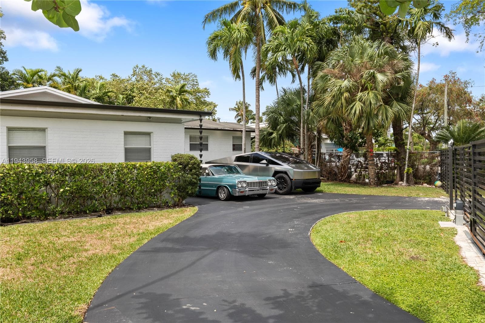 11810 W Biscayne Canal Rd, Miami, FL 33161 — zdjęcie 2