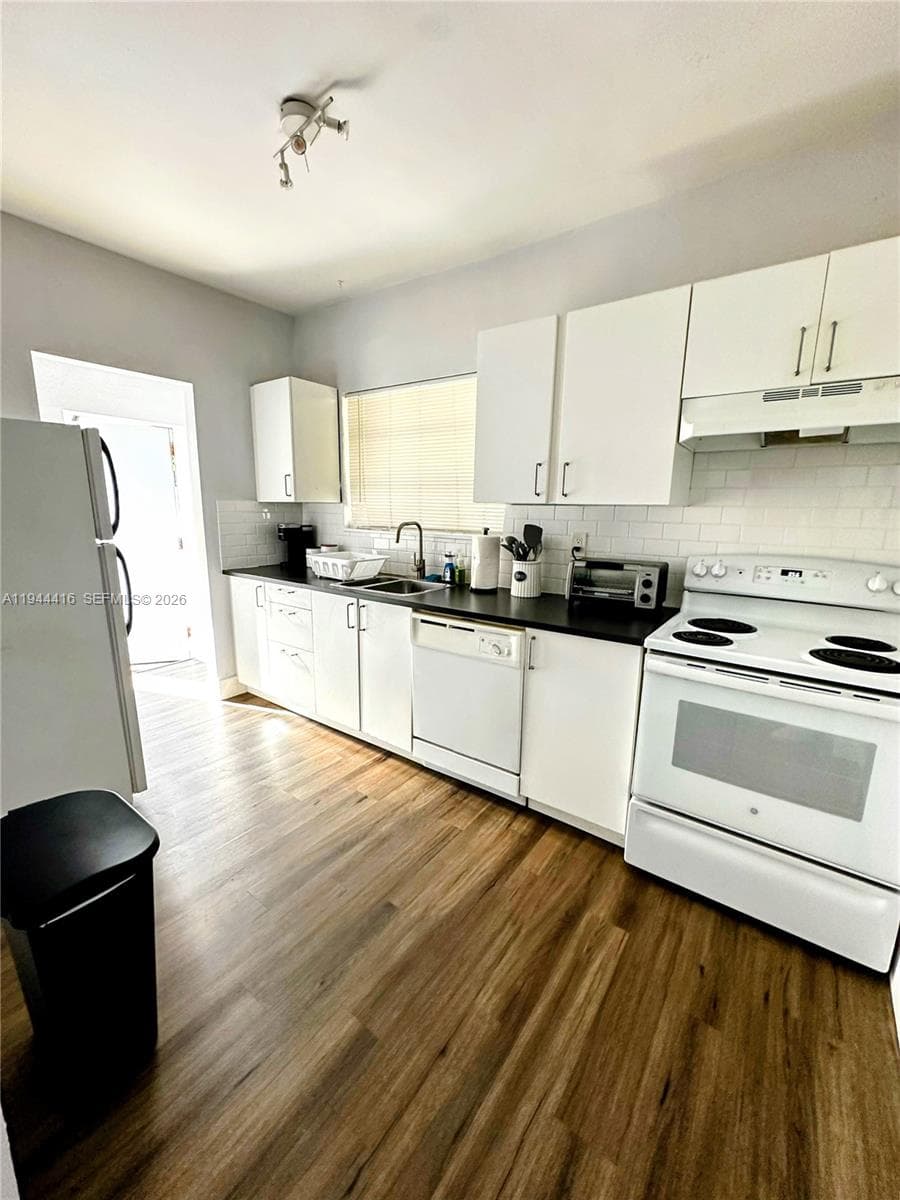 1821 NW 33rd  St, Miami, FL 33142 — zdjęcie 4