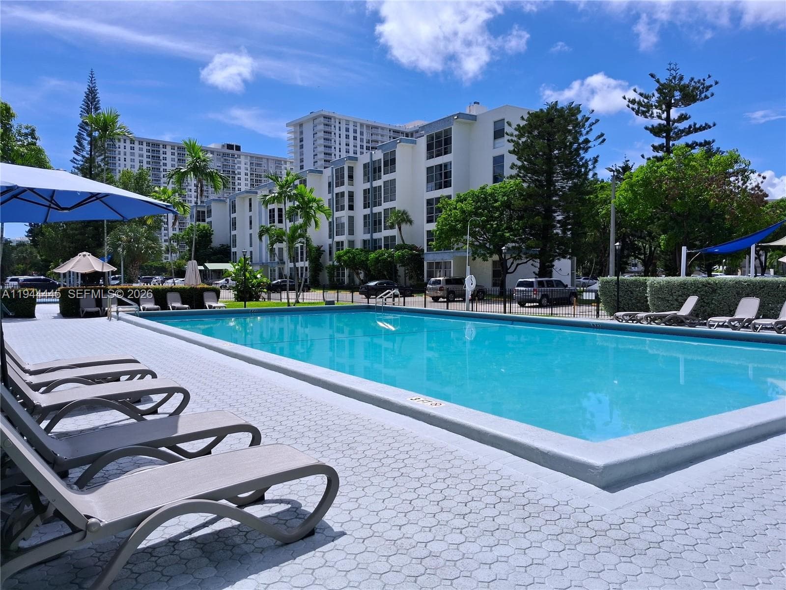 17570 Atlantic Blvd # 104, Sunny Isles Beach, FL 33160