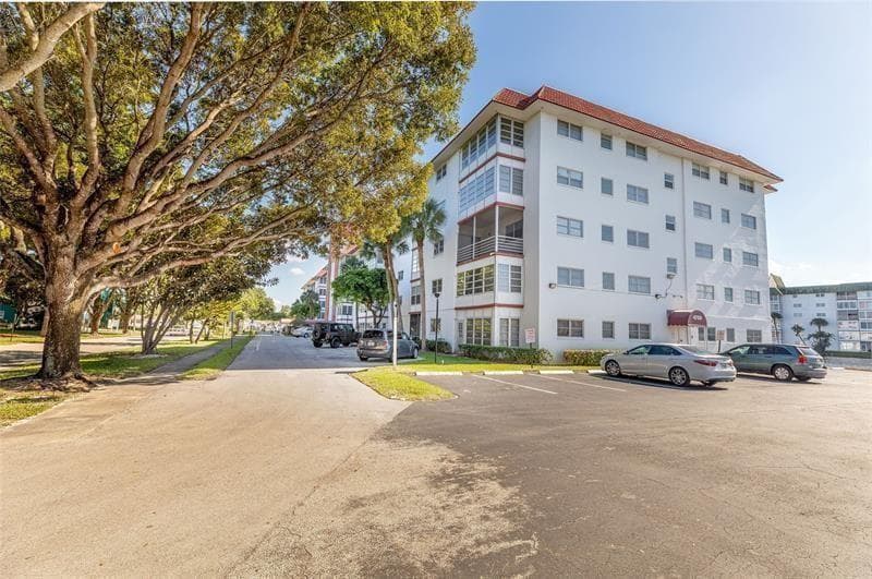 4750 NW 22nd Court # 420, Lauderhill, FL 33313 — zdjęcie 3