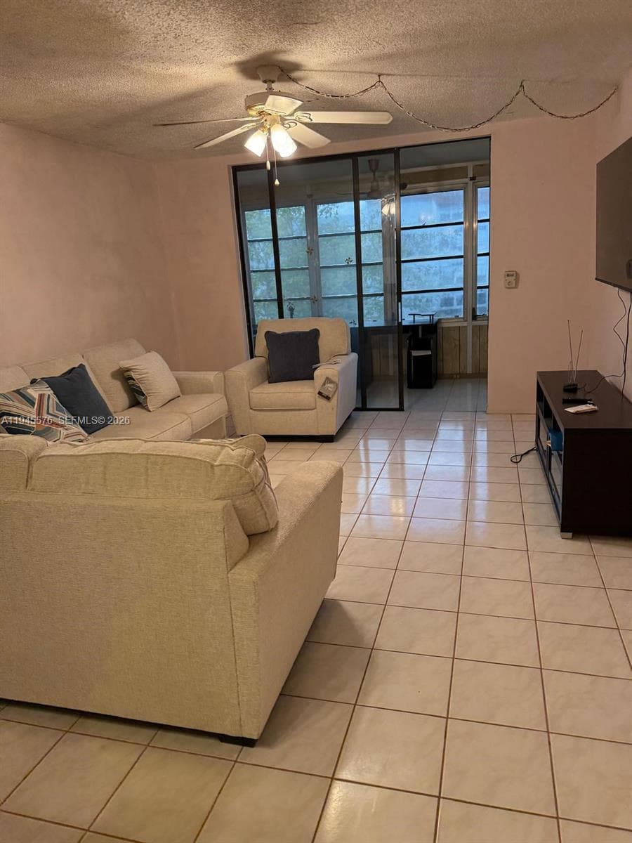 2850 Somerset Dr # 309L, Lauderdale Lakes, FL 33311