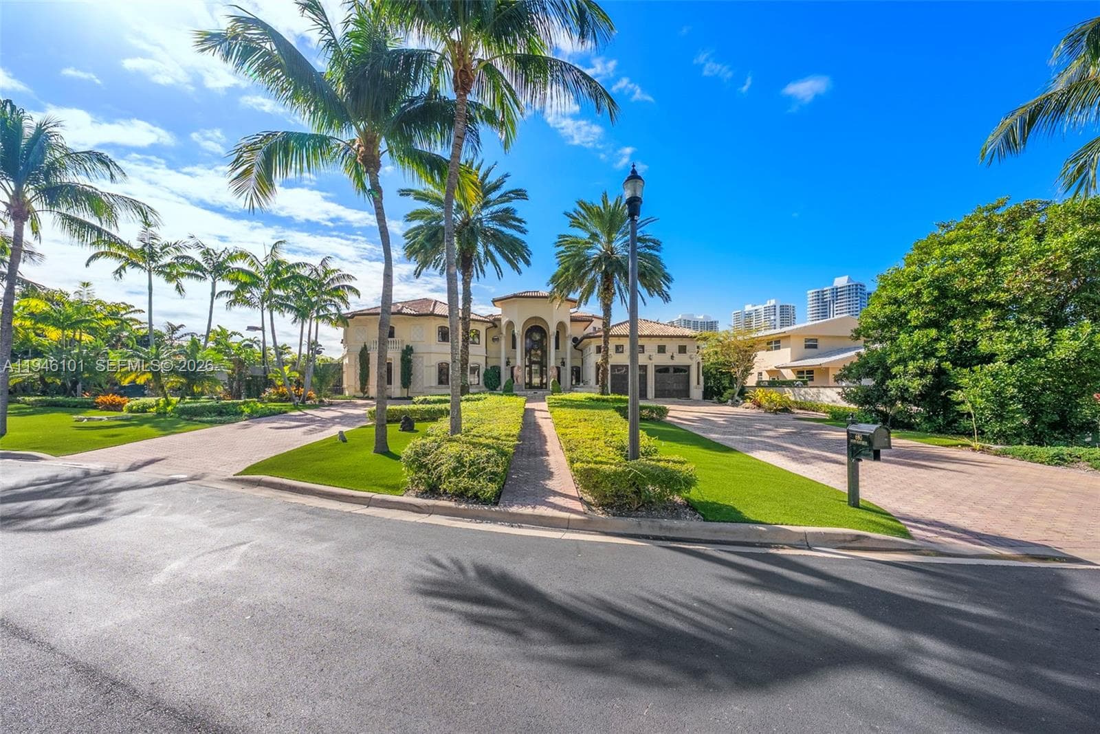 680 Golden Beach Dr, Golden Beach, FL 33160 — zdjęcie 2