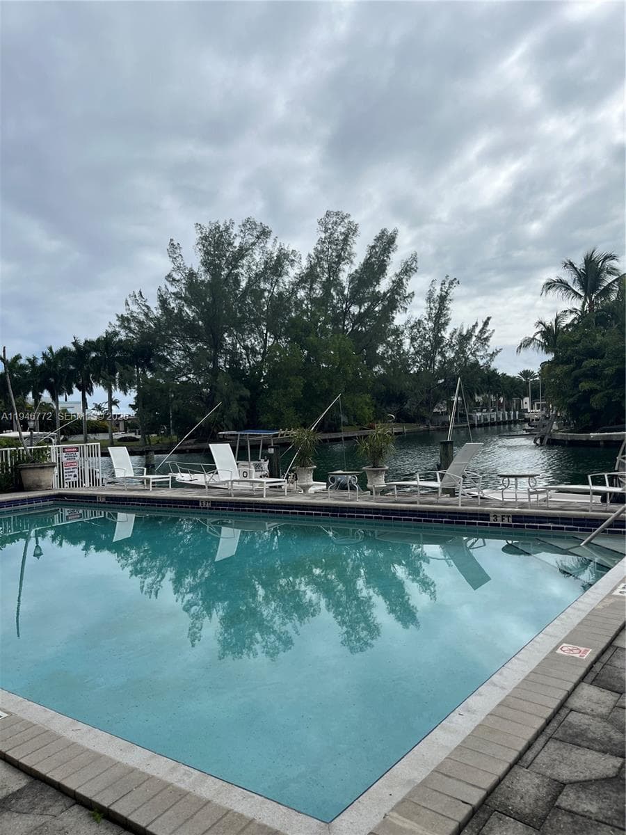 2640 NE 135th St # 312, North Miami, FL 33181 — zdjęcie 4