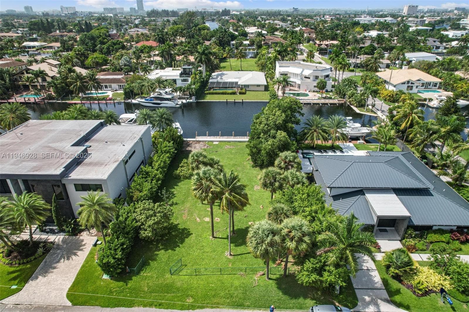 606 Palm Dr, Hallandale Beach, FL 33009 — zdjęcie 2