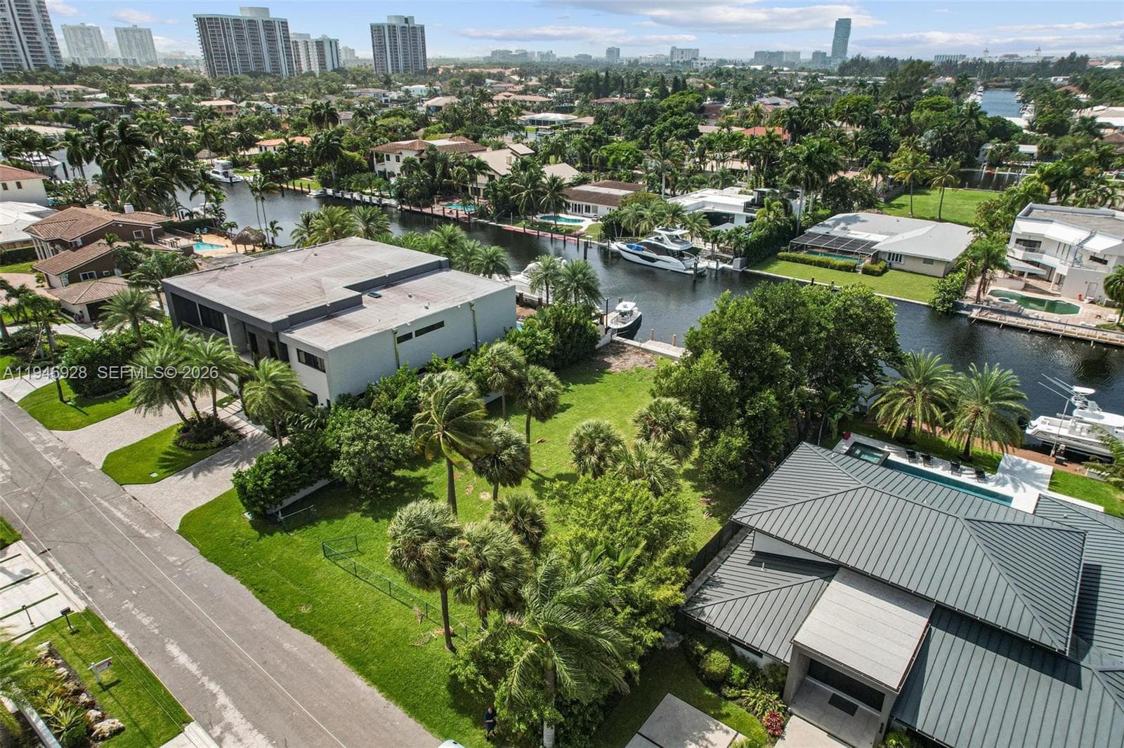 606 Palm Dr, Hallandale Beach, FL 33009 — zdjęcie 3