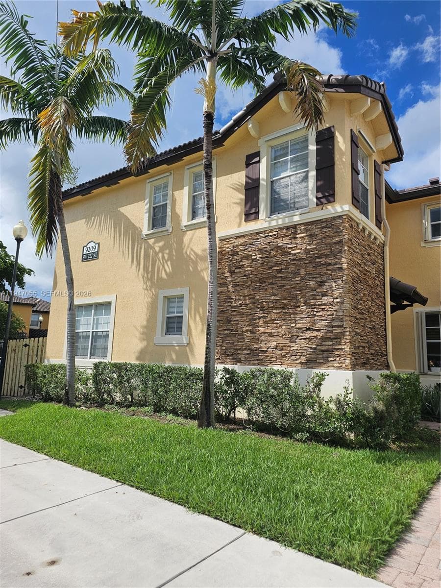 9209 SW 227th St # 1, Cutler Bay, FL 33190 — zdjęcie 2