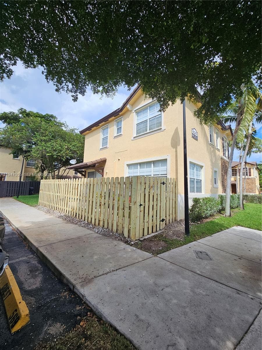 9209 SW 227th St # 1, Cutler Bay, FL 33190 — zdjęcie 3
