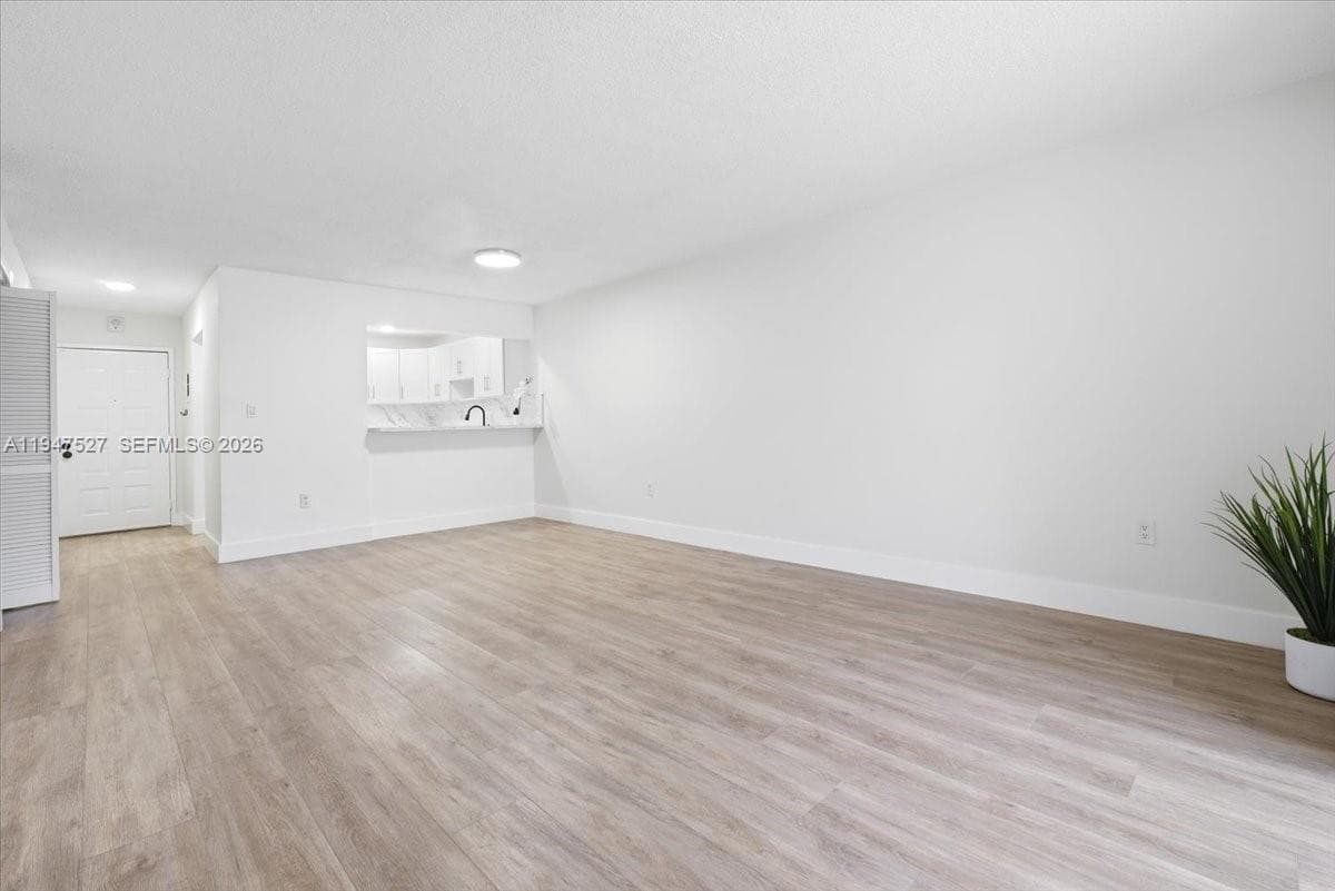 6960 Miami Gardens Dr # 2-124, Hialeah, FL 33015 — zdjęcie 2