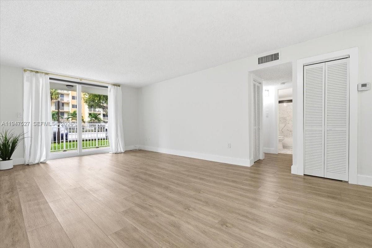 6960 Miami Gardens Dr # 2-124, Hialeah, FL 33015