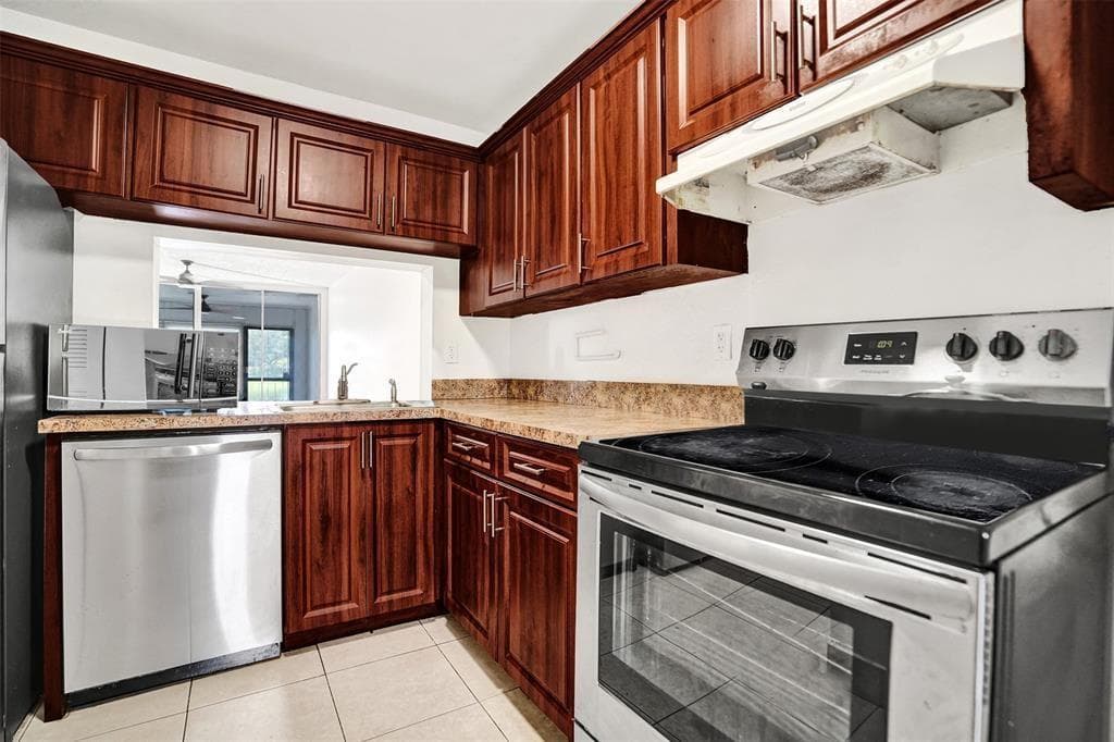 9440 Poinciana Place # 101, Davie, FL 33324 — zdjęcie 3