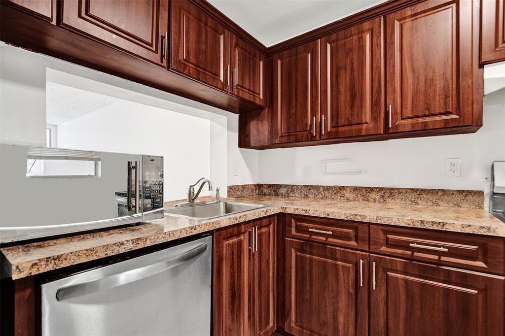 9440 Poinciana Place # 101, Davie, FL 33324 — zdjęcie 4