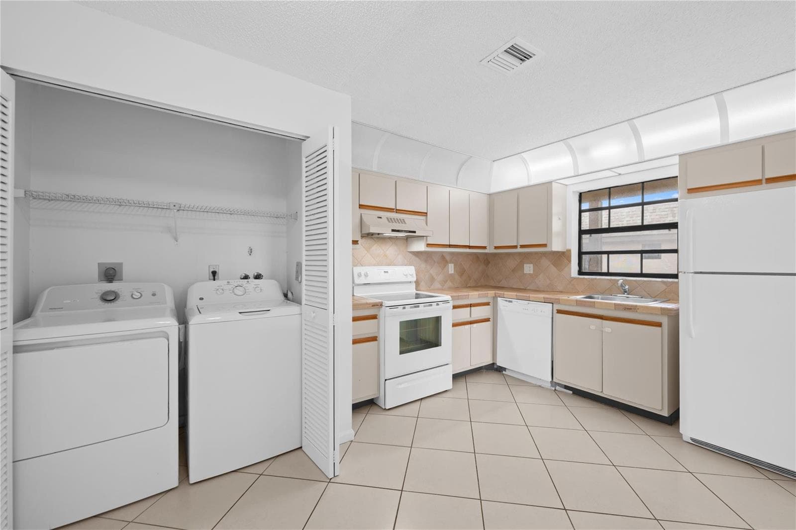 3574 NW 95th Terrace # 8q, Fort Lauderdale, FL 33351 — zdjęcie 3