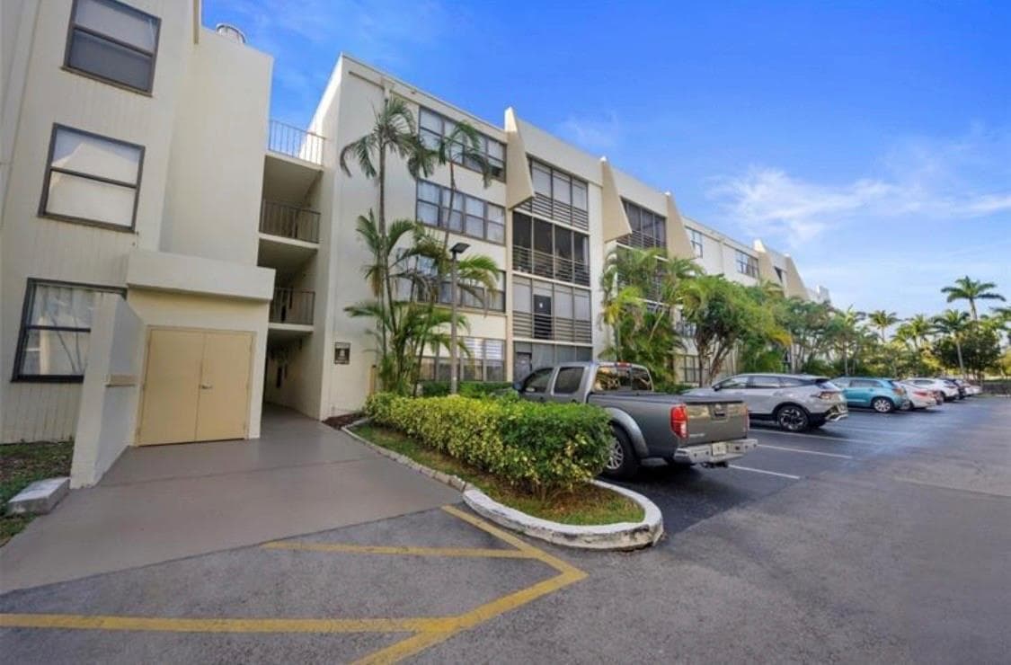 20441 NE 30th Avenue # 218-9, Miami, FL 33180 — zdjęcie 2