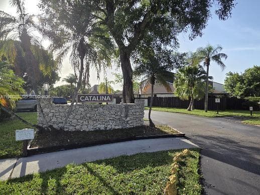 20033 NE 2nd Pl, Miami, FL 33179