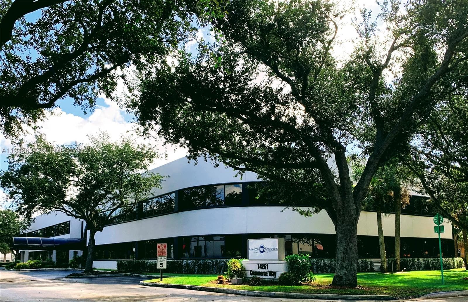 14261 Commerce Way, Miami Lakes, FL 33016 — zdjęcie 2
