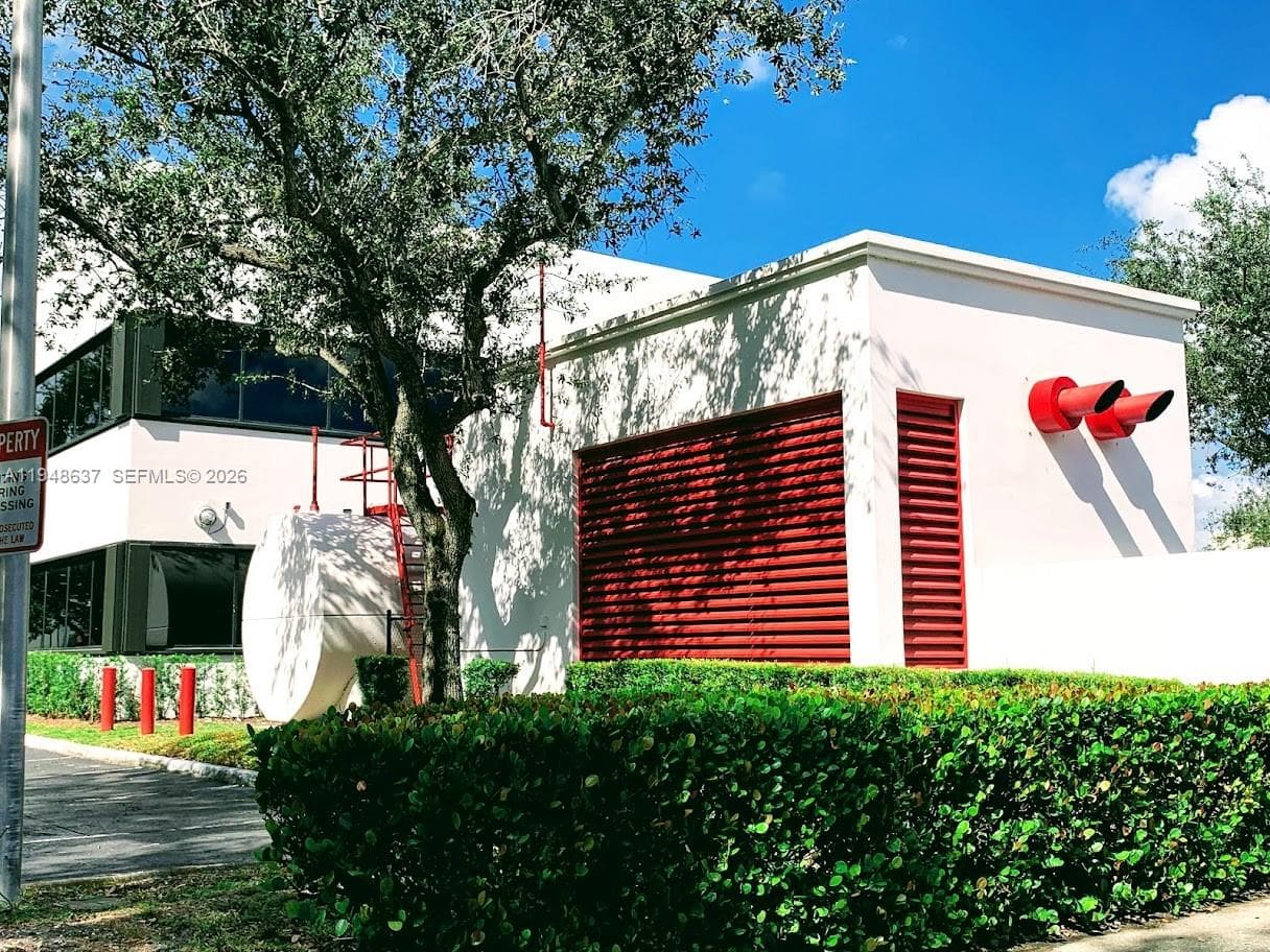 14261 Commerce Way, Miami Lakes, FL 33016 — zdjęcie 3