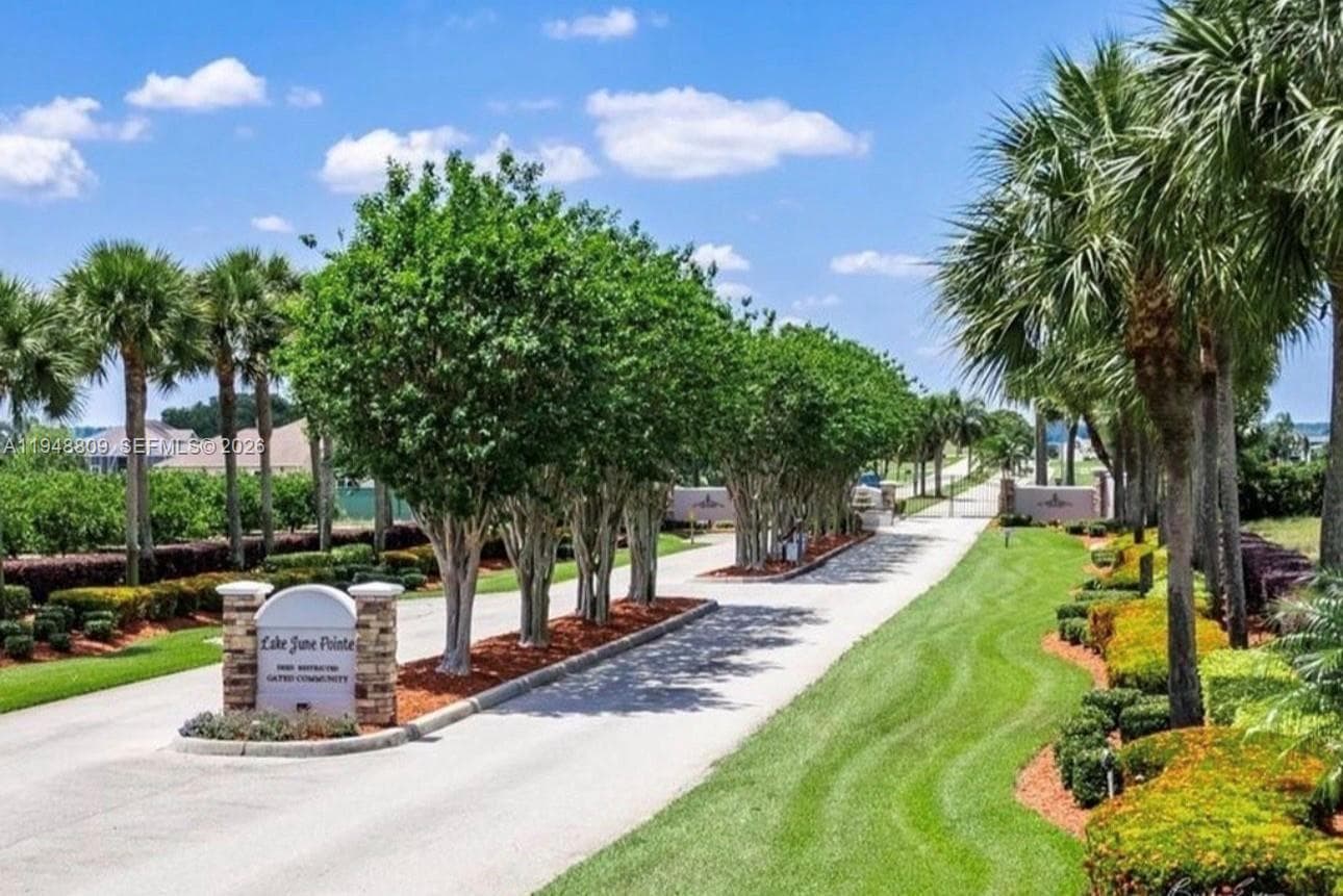 591 Sunset Pointe Dr, Lake Placid, FL 33852