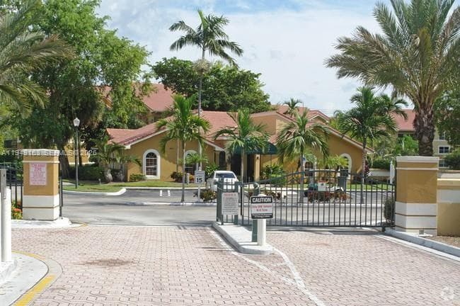8821 Wiles Rd # 101, Coral Springs, FL 33067