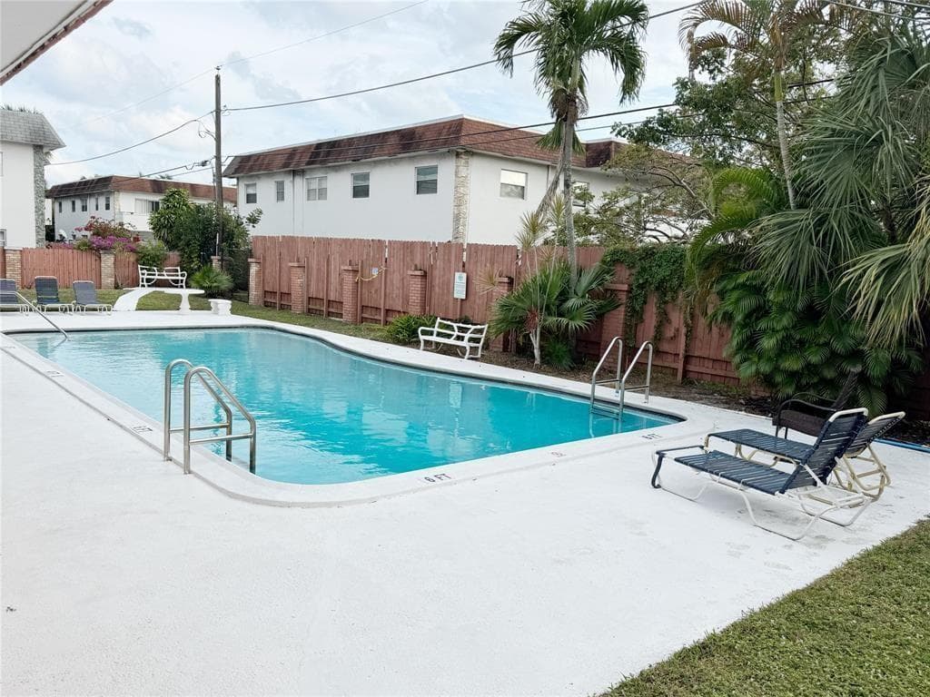 230 SW 1st Street # G-8, Pompano Beach, FL 33060 — zdjęcie 2