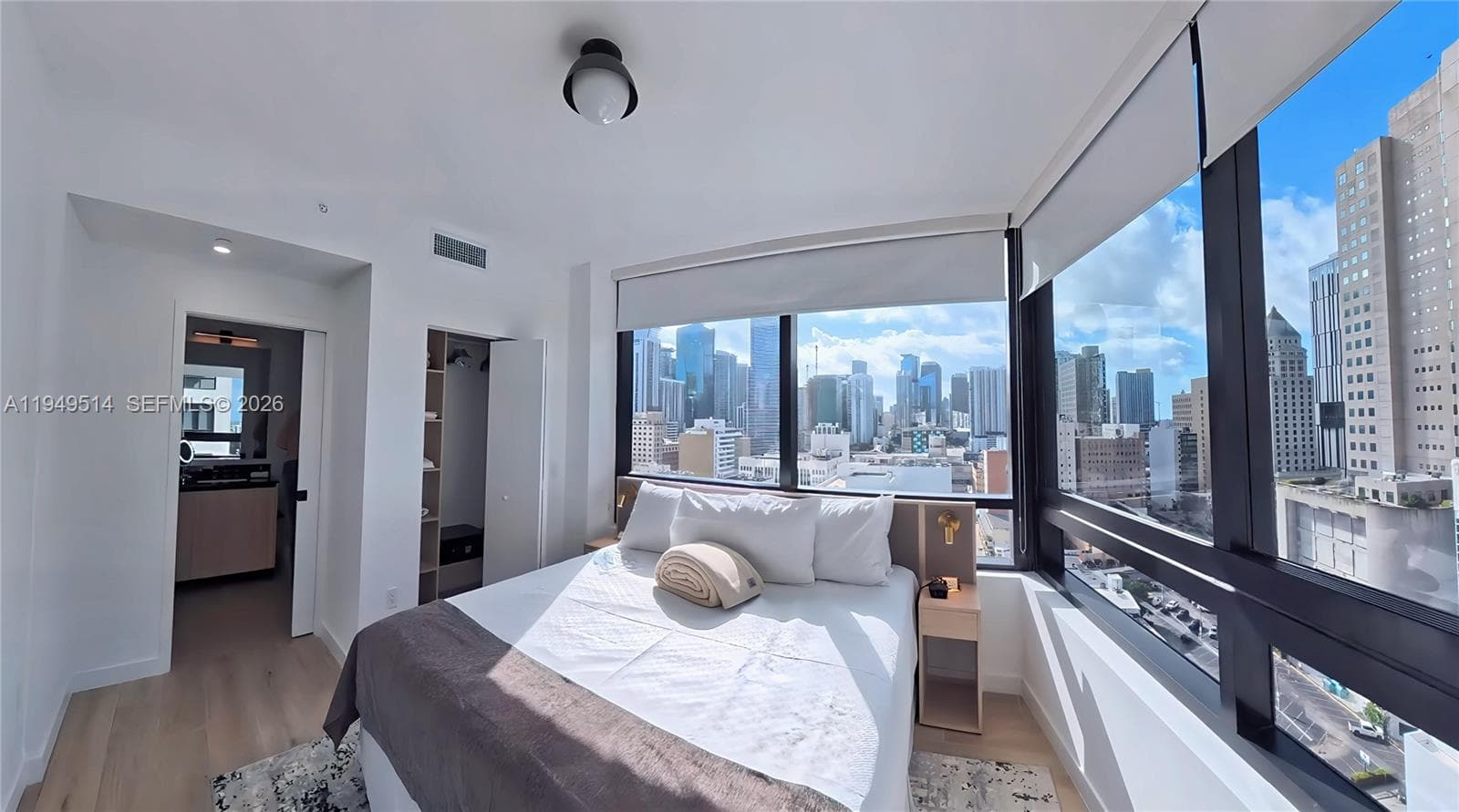 225 N Miami Ave # 1812, Miami, FL 33132