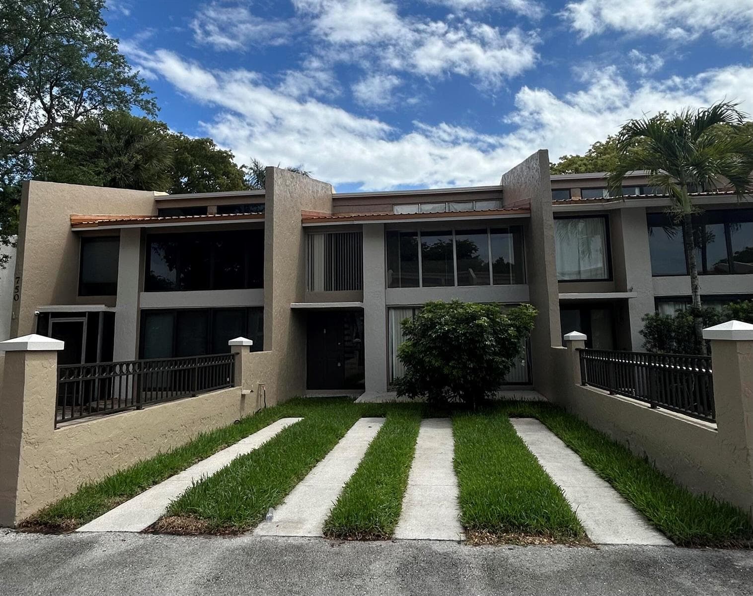 750 E Coco Plum Circle # 2, Plantation, FL 33324