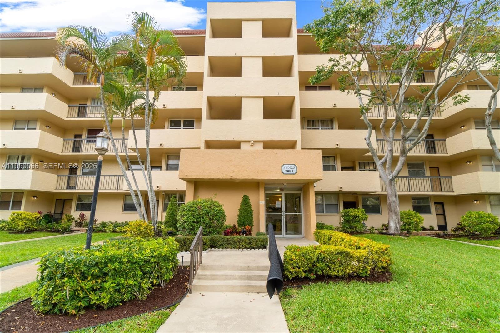 7080 Environ Blvd # 226, Lauderhill, FL 33319