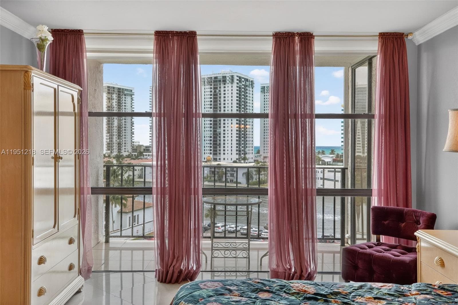 1000 Parkview Dr # 806, Hallandale Beach, FL 33009 — zdjęcie 2