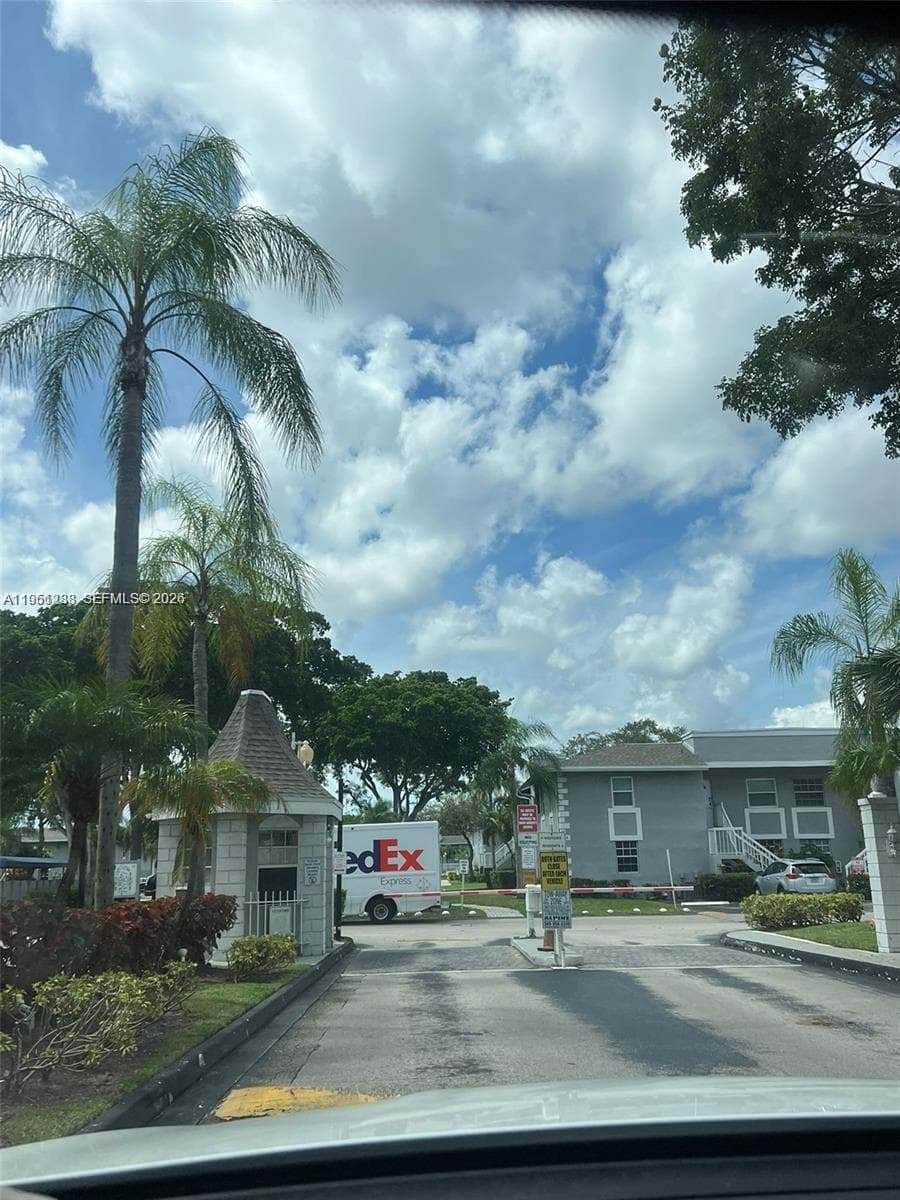 455 NE 210th Cir Ter # 102-18, Miami, FL 33179 — zdjęcie 3