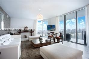 17301 Biscayne Blvd # 2310, North Miami Beach, FL 33160 — zdjęcie 3