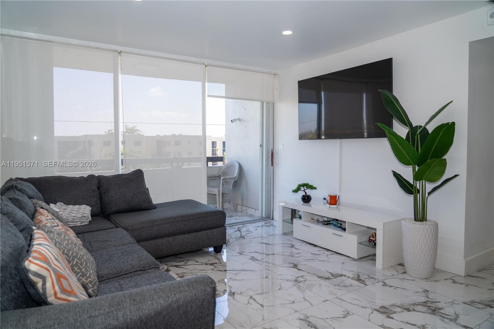 854 NW 87th Ave # 405, Miami, FL 33172 — zdjęcie 2