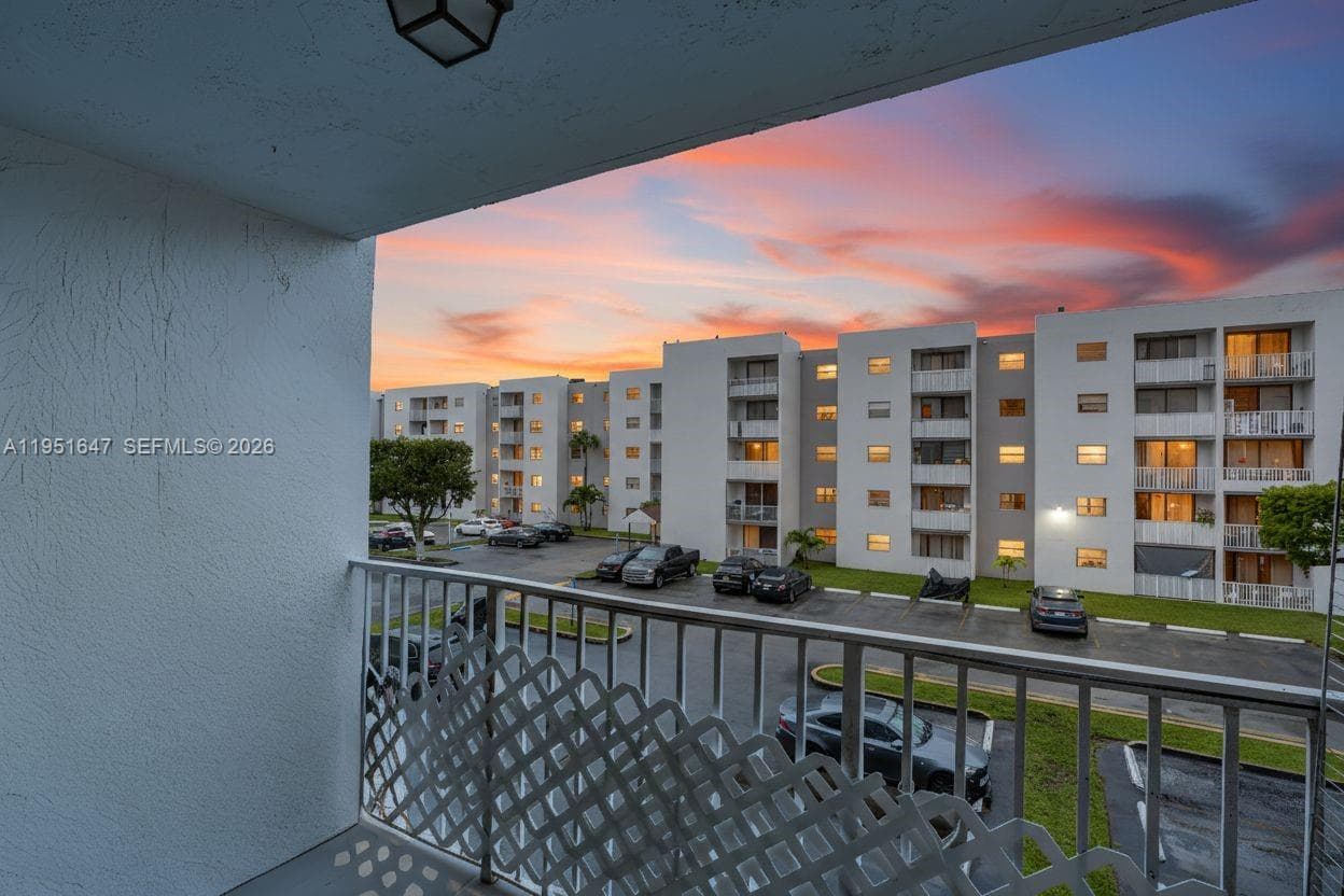 8145 NW 7th St # 315, Miami, FL 33126