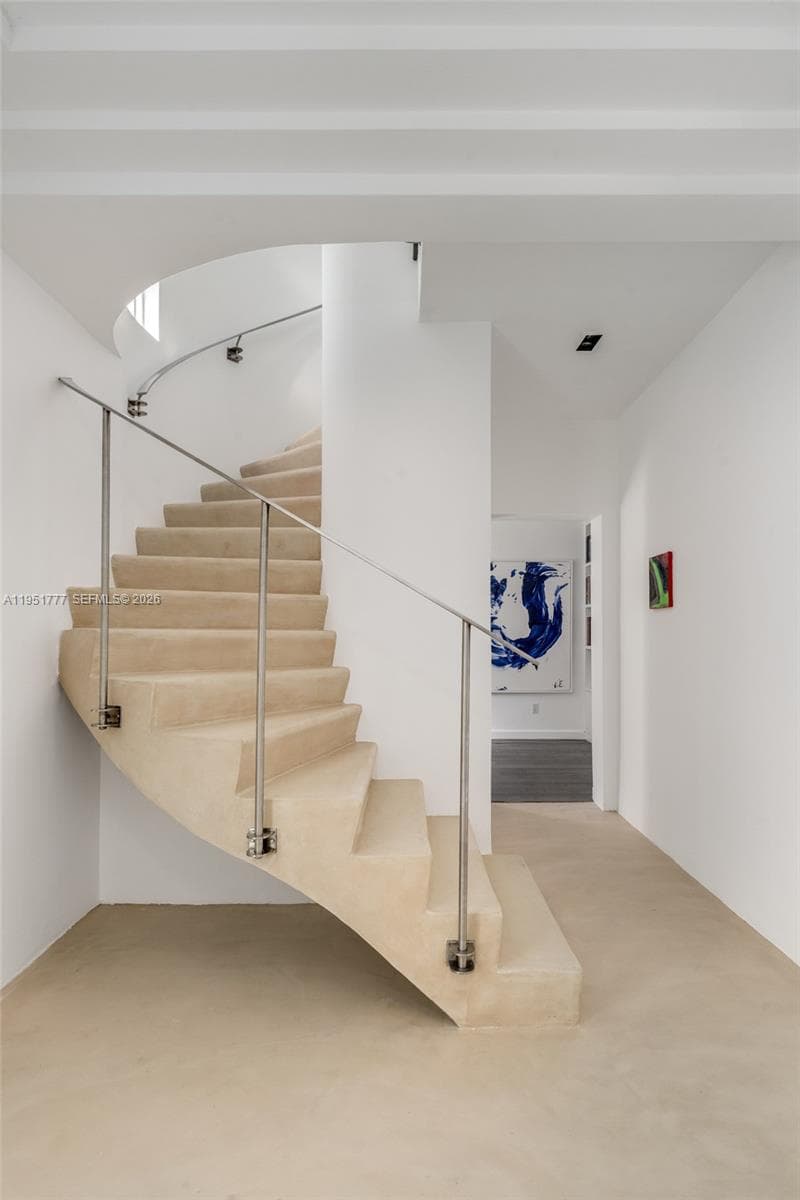 3325 Pine Tree Dr, Miami Beach, FL 33140 — zdjęcie 2