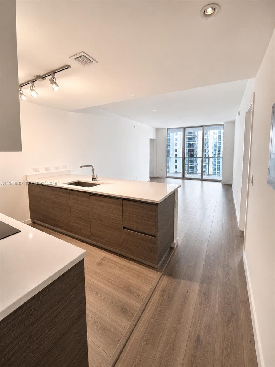 1100 S Miami Ave # 2111, Miami, FL 33130 — zdjęcie 3