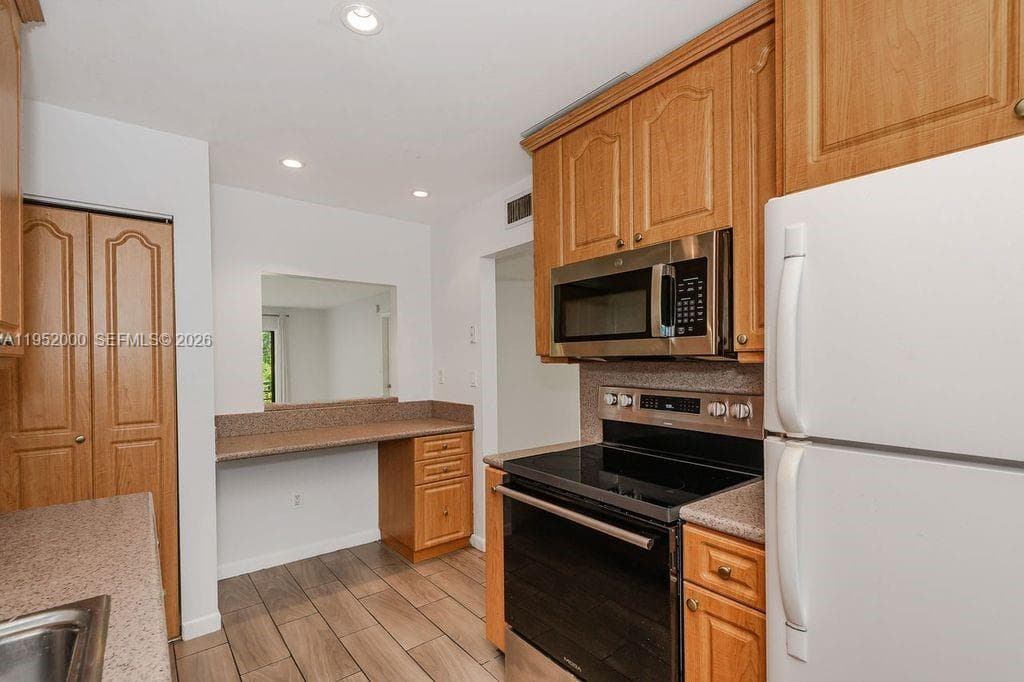 4111 Stirling Rd # 308, Dania Beach, FL 33314 — zdjęcie 4