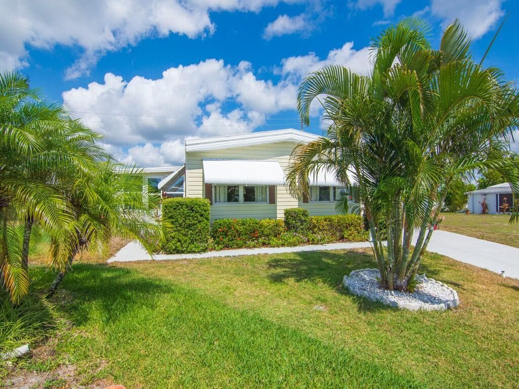 196 NE Emerald Drive, Jensen Beach, FL 34957 — zdjęcie 2
