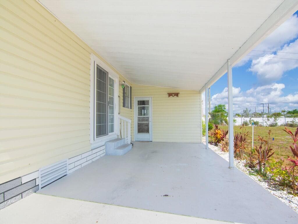 196 NE Emerald Drive, Jensen Beach, FL 34957 — zdjęcie 3