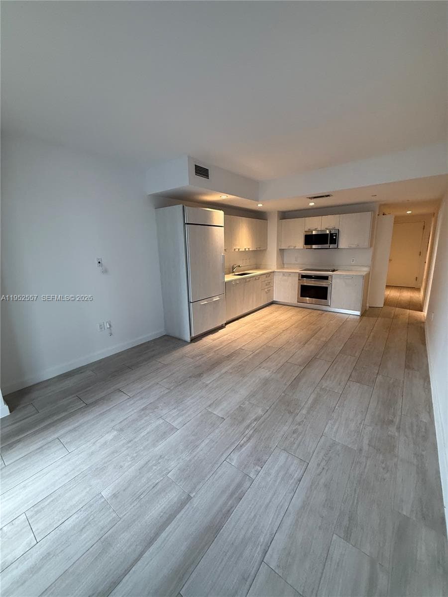 45 SW 9th St # 1004, Miami, FL 33130