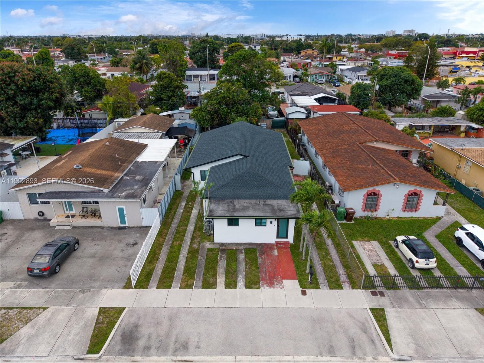 458 E 20th St, Hialeah, FL 33013 — zdjęcie 2